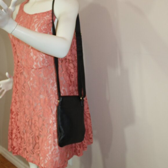 Michael Kors black Crossbody Leather messenger Bag - Picture 2 of 9